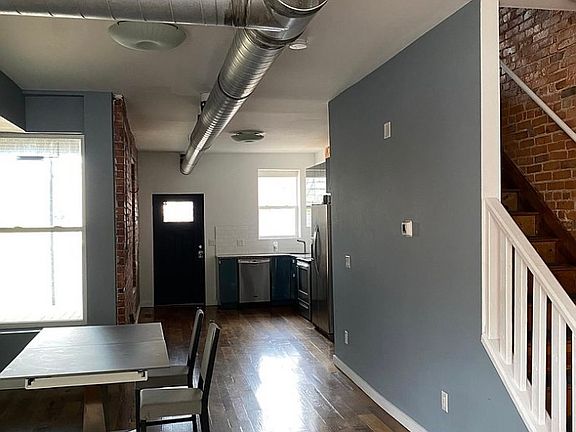 4th image of 886 Oak St