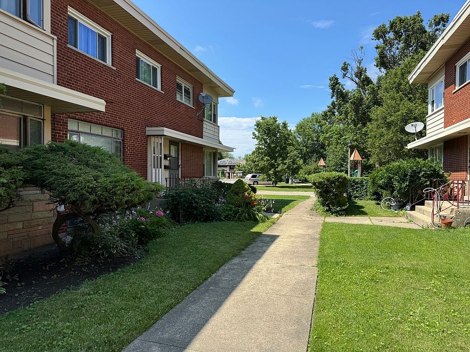 2nd image of 4679 Brummel St