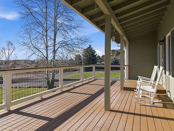 4th image of 3082 NE Yellowpine Rd