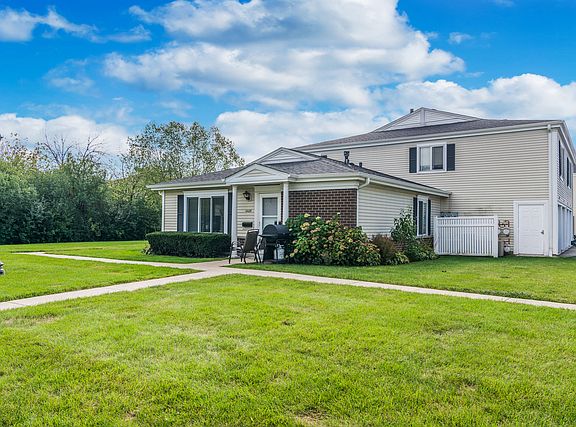 3rd image of 1469 Quaker Ln #118-A