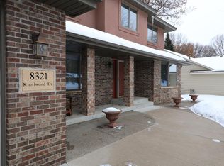 8321 Knollwood Dr, Mounds View, MN 55112