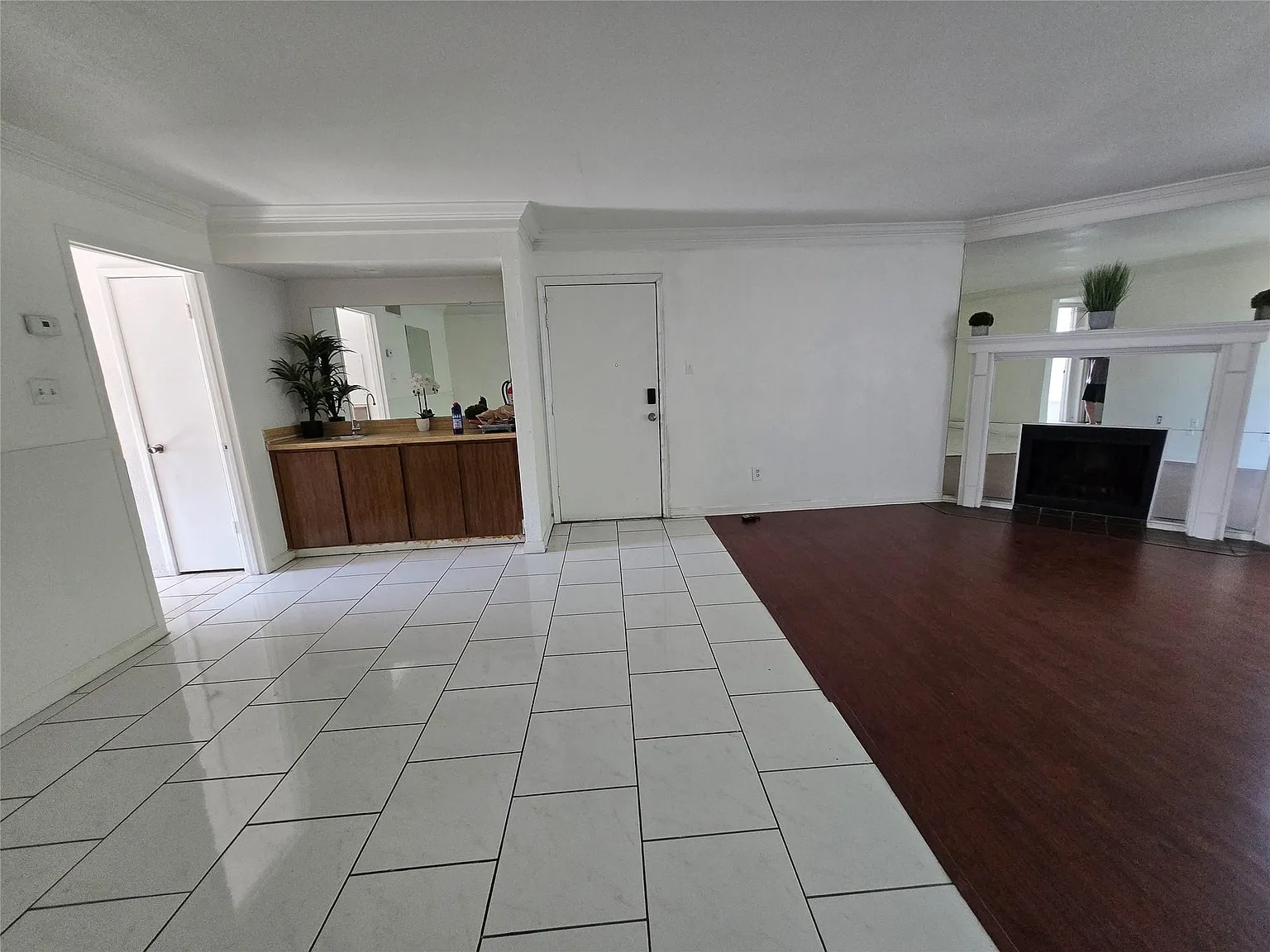 2 bed, 1.0 bath, 834 sqft, $850 — Photo 3