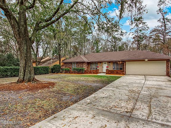 3rd image of 409 Holiday Hill Cir E