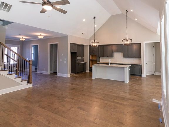 4th image of 5567 Pleasant Woods Dr
