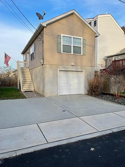 1st image of 2 Renfrew Pl