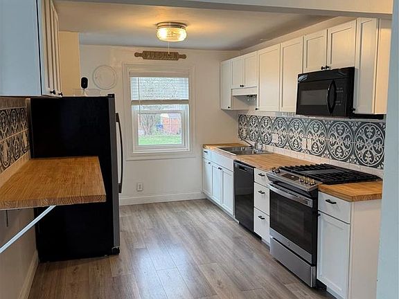 3rd image of 1119 N McKnight Rd