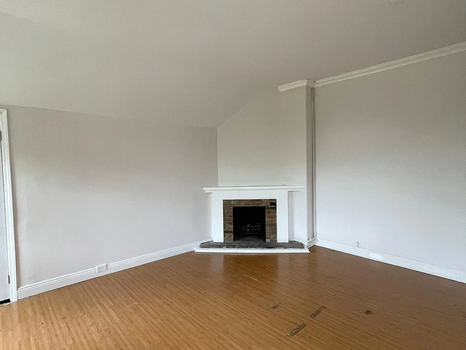 Studio, 400 sqft, $1,075 — Photo 2