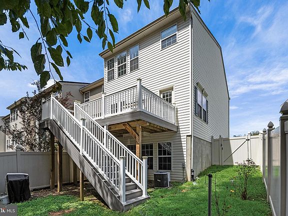 3rd image of 376 Concetta Dr