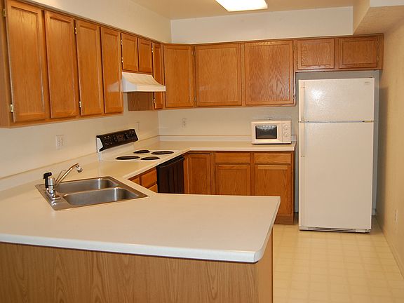 2nd image of 936 Parker Dr