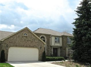 3241 Salem Dr, Rochester Hills, MI 48306