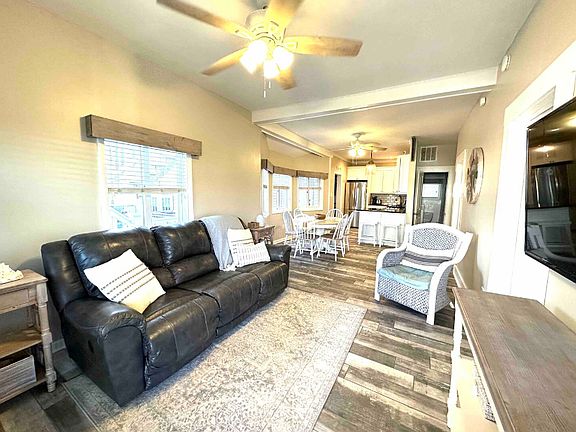 5th image of 512 E 14th St #1