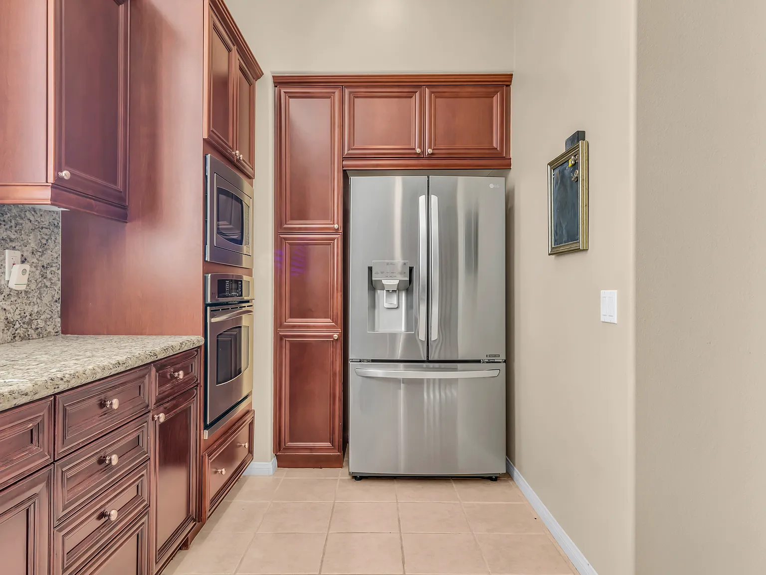 2 bed, 1867 sqft, $2,600 — Photo 3