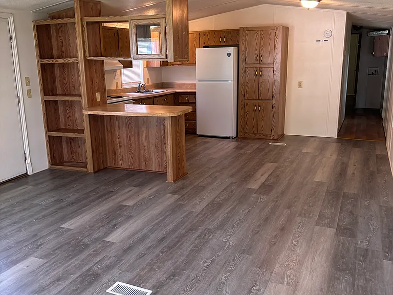 6185 Pine Tree Loop — Photo 2