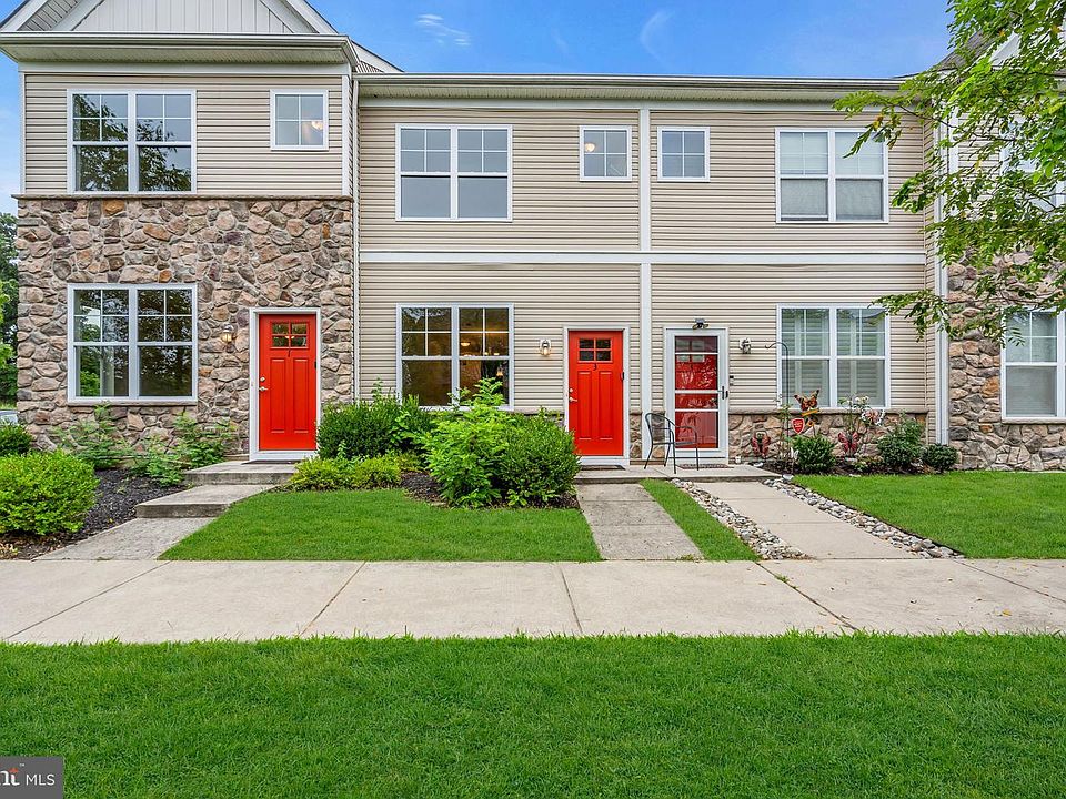 1st image of 3 Rowand Way E