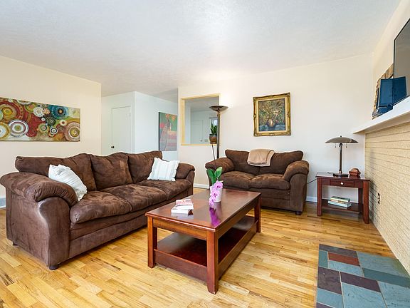 5th image of 4045 Woodland Ln