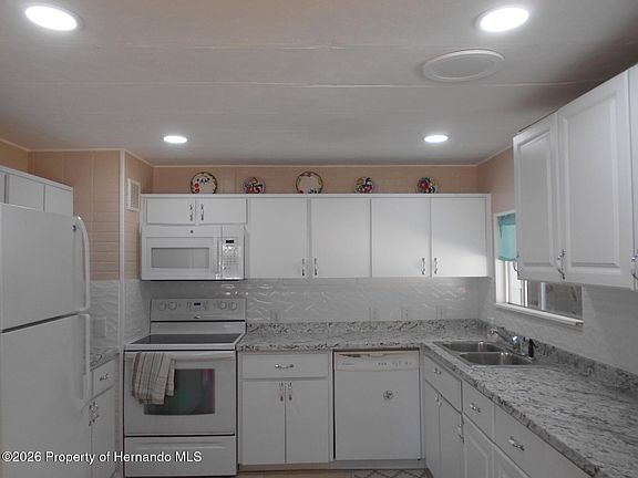 4th image of 14470 Miranna St