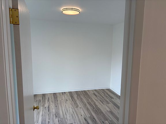 3rd image of 460 Park Dr #4