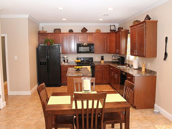 3rd image of 956 Vicar Ln