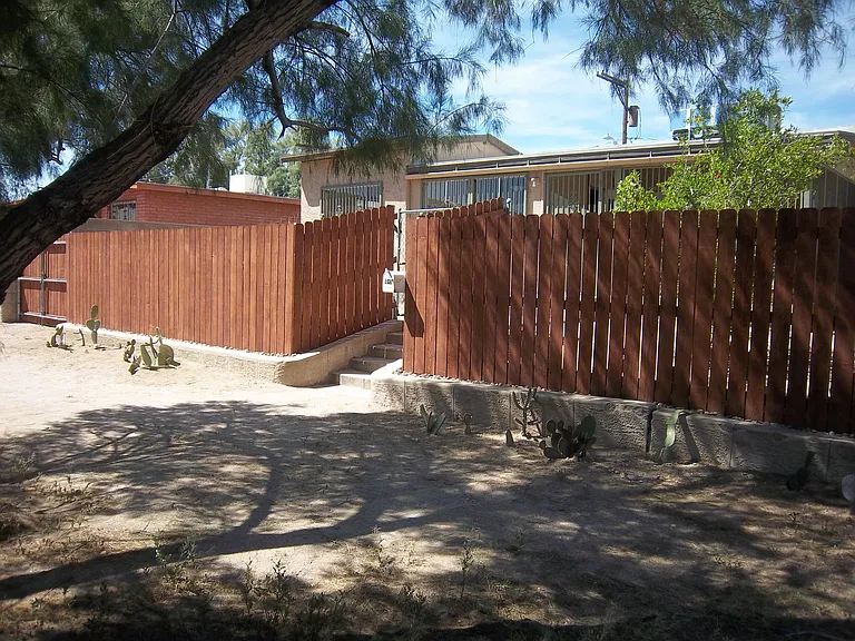 1045 N 9th Ave — Photo 1