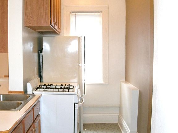 5th image of 2875 Irving Ave S #334