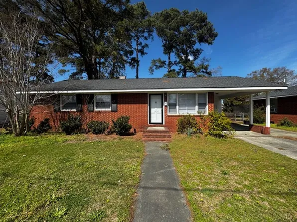 1305 E 13th St, Lumberton, NC 28358