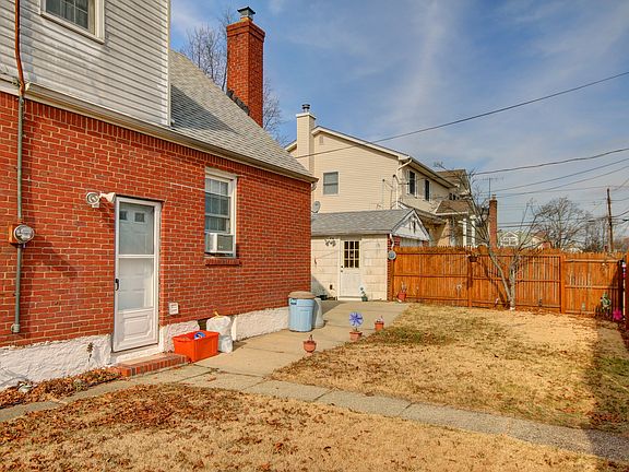 4th image of 914 Van Buren Ave