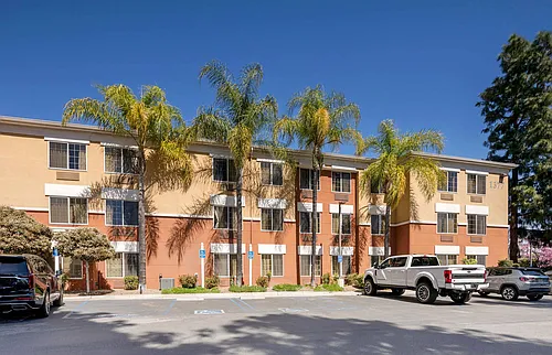 Los Angeles - Glendale Photo 1