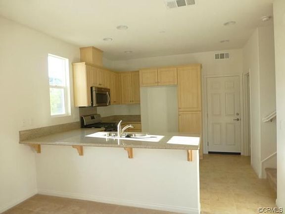 5th image of 15833 Courtland Ave