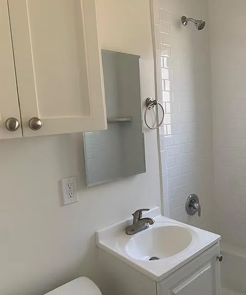 118 S Everett St #17 — Photo 6