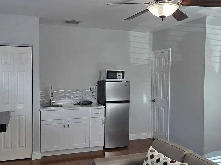 4530 NE 18th Ave — Photo 9