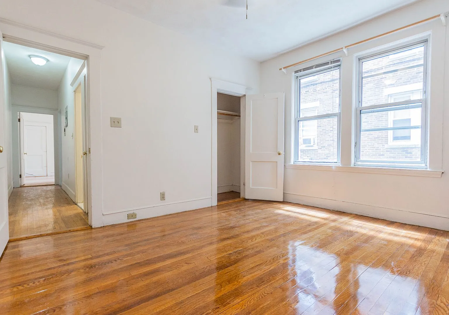 Allston 1 Bed Split Heat & Hot Water Included Great Value 9/1 — Photo 2