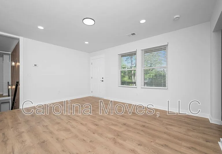 10 Valley View Ln — Photo 8