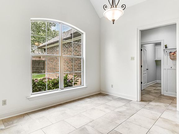 5th image of 621 Beacon Dr