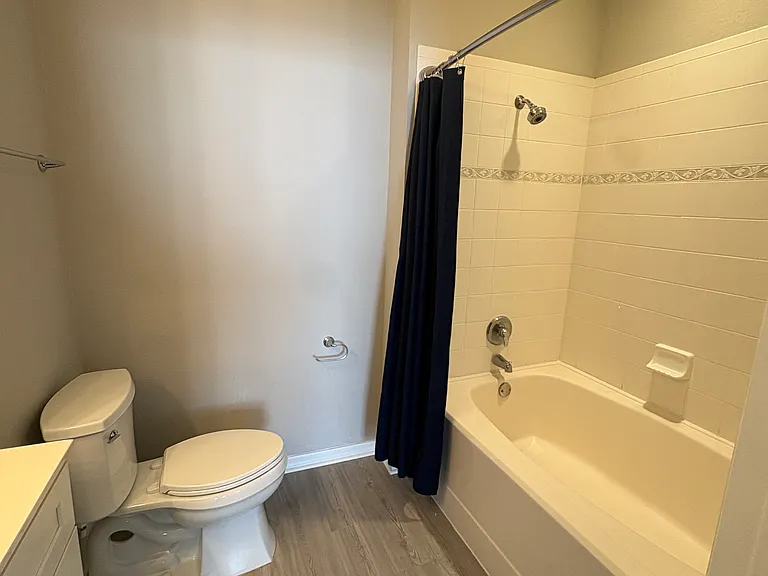 2550 Grand Central Pkwy #9 — Photo 11