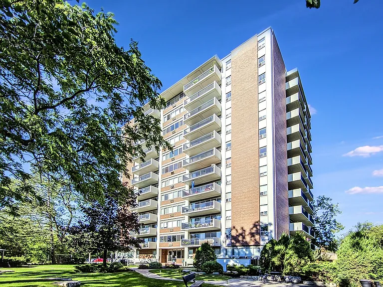 200 Queen Mary Dr — Photo 9