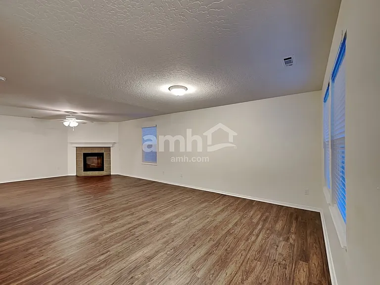 1211 N Cambrick Dr — Photo 5