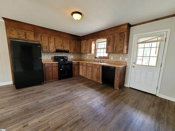 4th image of 203 Woodfield Dr