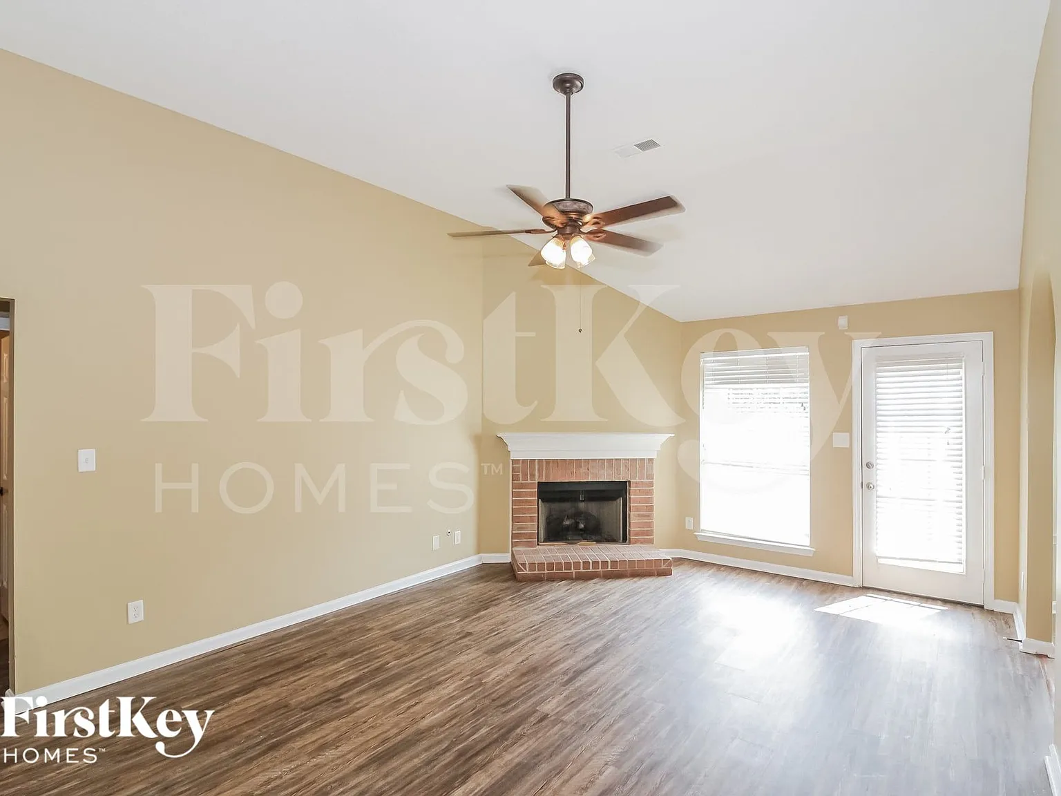 3 bed, 2.0 bath, 1500 sqft, $1,630 — Photo 2