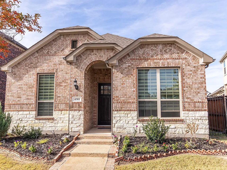 4311 Fall Blossom Dr