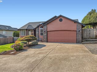 118 SW 18th St, Troutdale, OR 97060