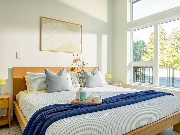 4th image of 1075 Tillicum Rd #617