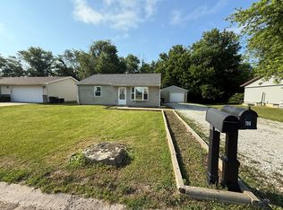 709 E 3rd St, Glasford, IL 61533