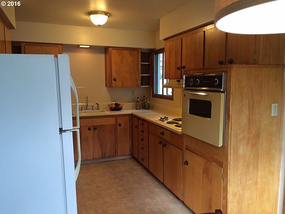 5th image of 10883 SE Garrett Dr