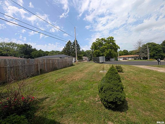 5th image of 216 Racill Ct