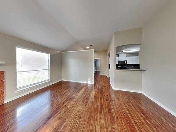 4th image of 4003 Floral Way Ct