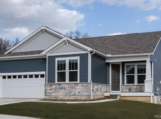 20505 W Kilburn Dr, Macomb, MI 48044