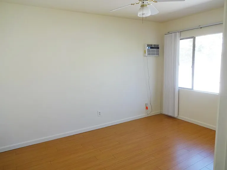91 N Mar Vista Ave #9 — Photo 23