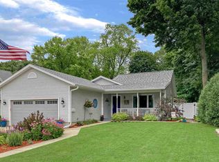 27 N Mernitz Ave, Freeport, IL 61032