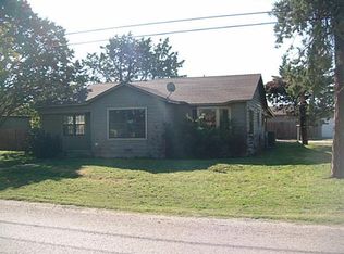 206 Nolan St, Tye, TX 79563