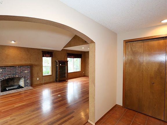 3rd image of 1609 NE 150th Ave